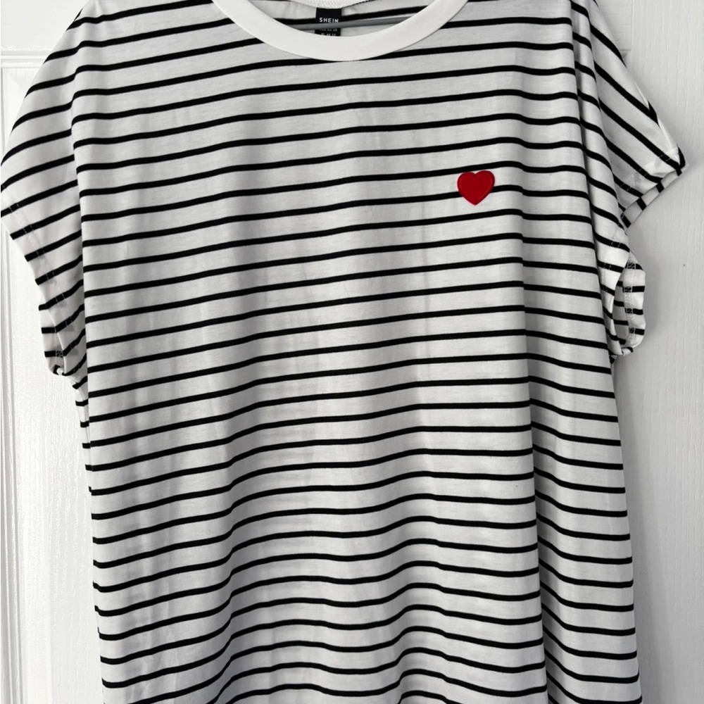 SHEIN Monochrome Striped Tee